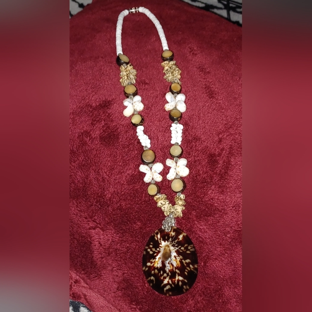 Natural Brown and Cream Floral Necklace